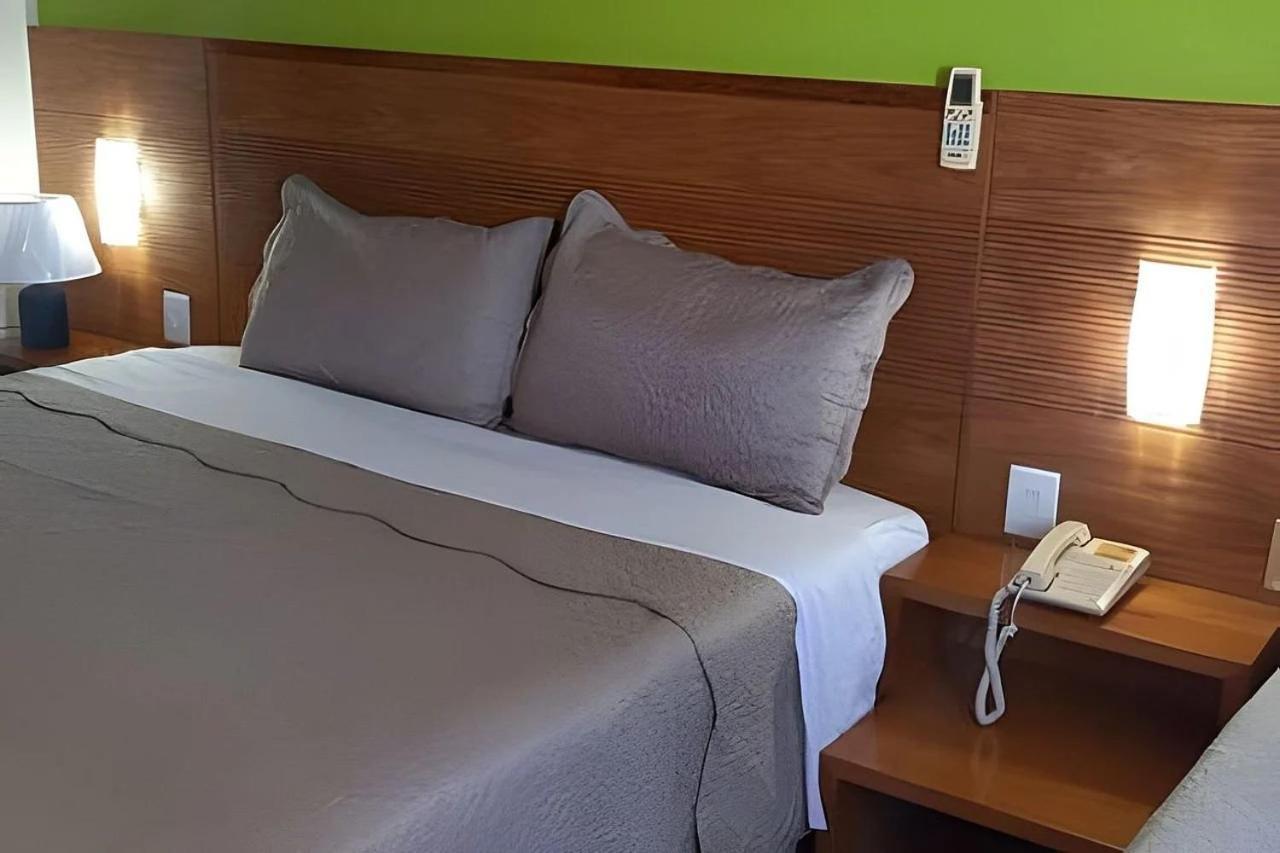 Plaza Suite Natal Luaran gambar